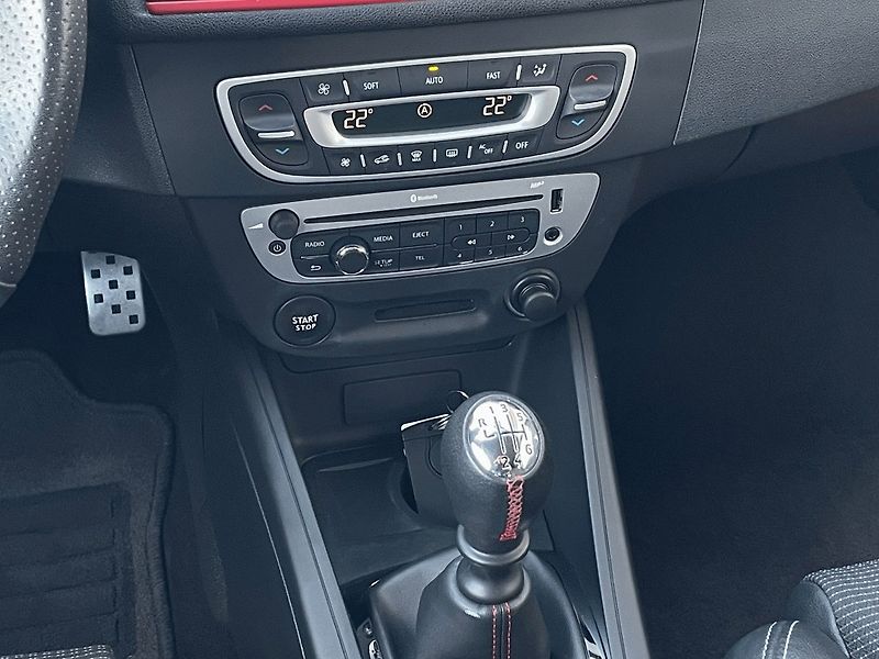 Renault Mégane (2013) Coupé GT LINE 1,4TCe 130k - fotka 13 z 22