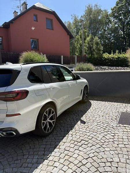 BMW X5 (2021)  x Drive 30D ,M-paket - fotka 17 z 23