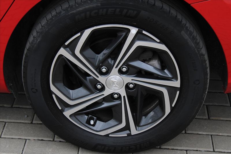 Hyundai i30 1.5 T-GDI 117kW N-LINE ČR - fotka 9 z 28