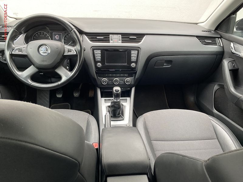 Škoda Octavia (2013) 1.6 TDi, Elegance, xenon - fotka 8 z 17