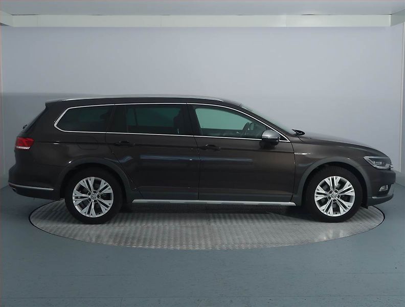Volkswagen Passat (2017) 2.0 TDI, 4X4, Automat - fotka 6 z 14