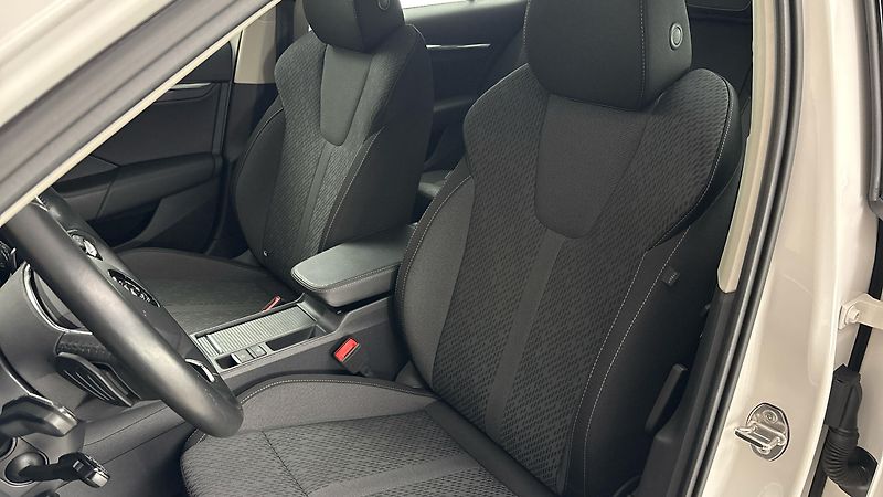 Škoda Octavia 2.0 TDI DSG Style Combi - fotka 15 z 26
