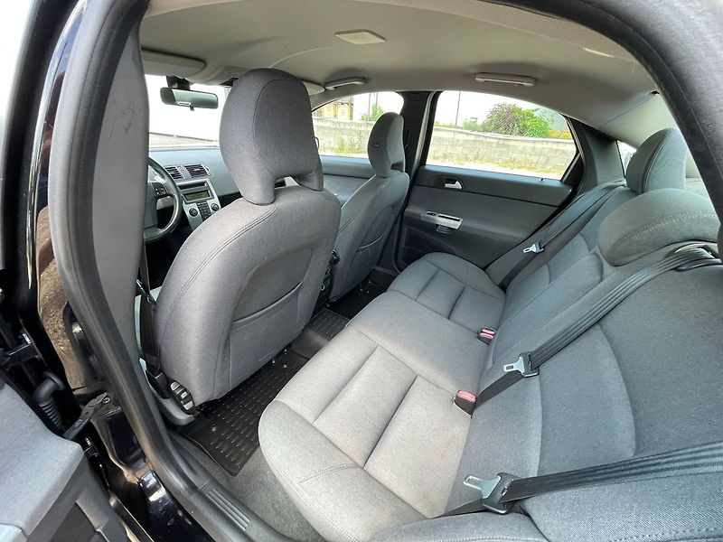 Volvo S40 1.6D 80kw*VYHŘEV.SED*NOVÁ STK* - fotka 12 z 28