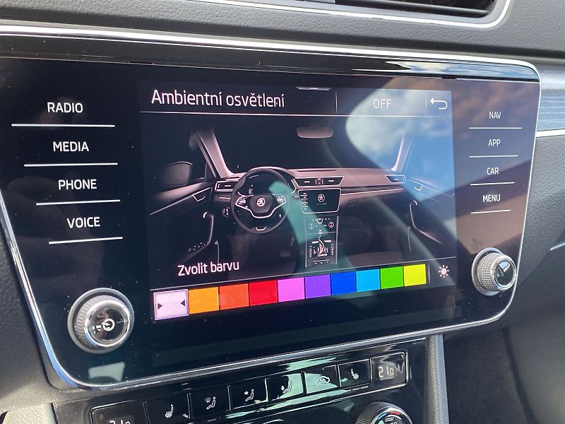 Škoda Superb (2021) 1.5 TSI Style - fotka 16 z 38