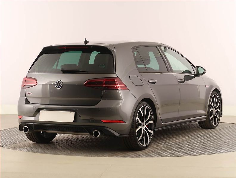 Volkswagen Golf (2019) 2.0 GTI Performance - fotka 5 z 24