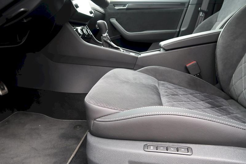 Škoda Karoq (2025) SportLine 2,0 TDi /110 kW - fotka 7 z 30