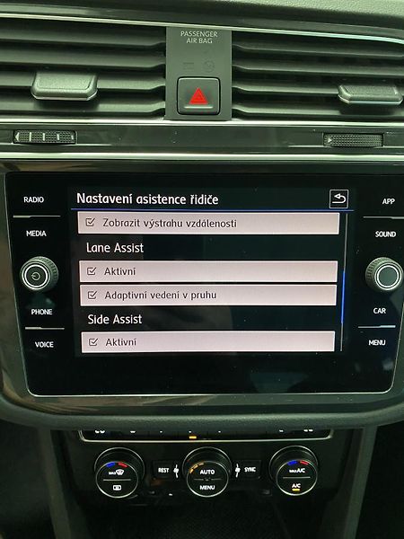Volkswagen Tiguan 2.0 TSi 4x4 DSG REZERVACE  - fotka 35 z 37