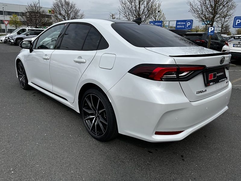Toyota Corolla 1.8Hybrid GR Sport ODBĚR IHNED - fotka 6 z 29