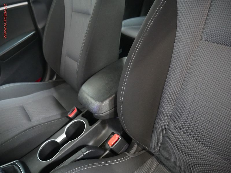 Hyundai i30 (2015) 1.6CRDi, ČR, autoAC - fotka 16 z 17