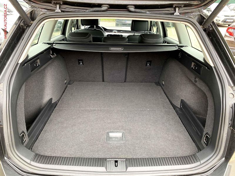 Volkswagen Passat (2020) 1.6 TDi, Elegance, DSG, LED - fotka 7 z 17