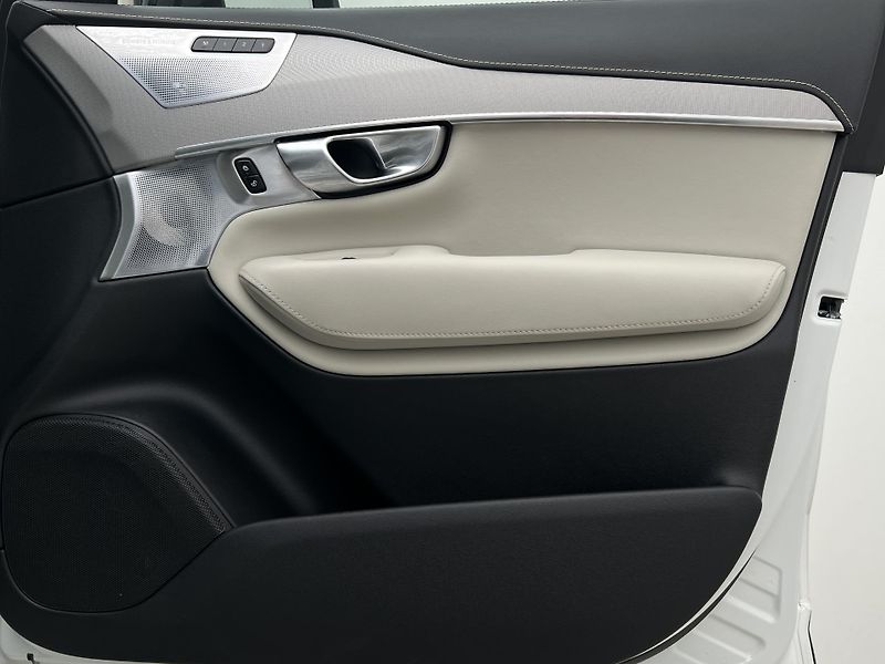 Volvo XC90 B5 AWD R-DESIGN 7 MÍST AUT - fotka 48 z 48