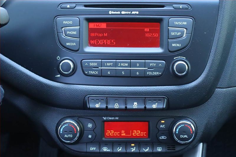 Kia Ceed (2014) 1.4 CVVT, Serv.kniha, Tempomat - fotka 12 z 24