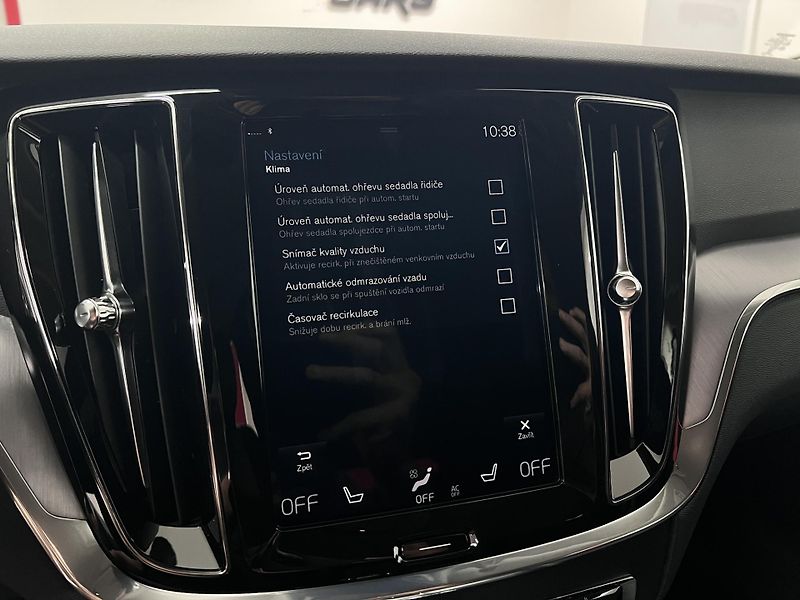 Volvo V60 2.0 T4 140 kW, Automat, 2020 - fotka 38 z 38