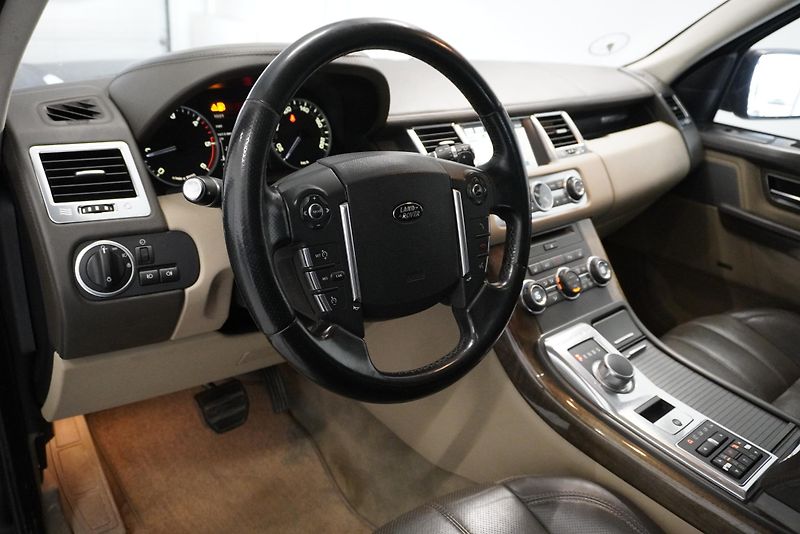Land Rover Range Rover Sport 3,0 TDV6 4WD AUTOMAT - fotka 15 z 39