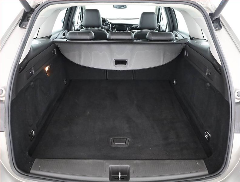 Opel Astra (2017) 1.4 T, Navi, Tempomat - fotka 16 z 17