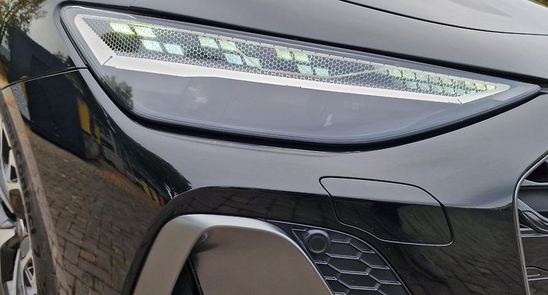 Audi A6 Avant (2025) quattro S-line Vzduch Pano Taž - fotka 3 z 52