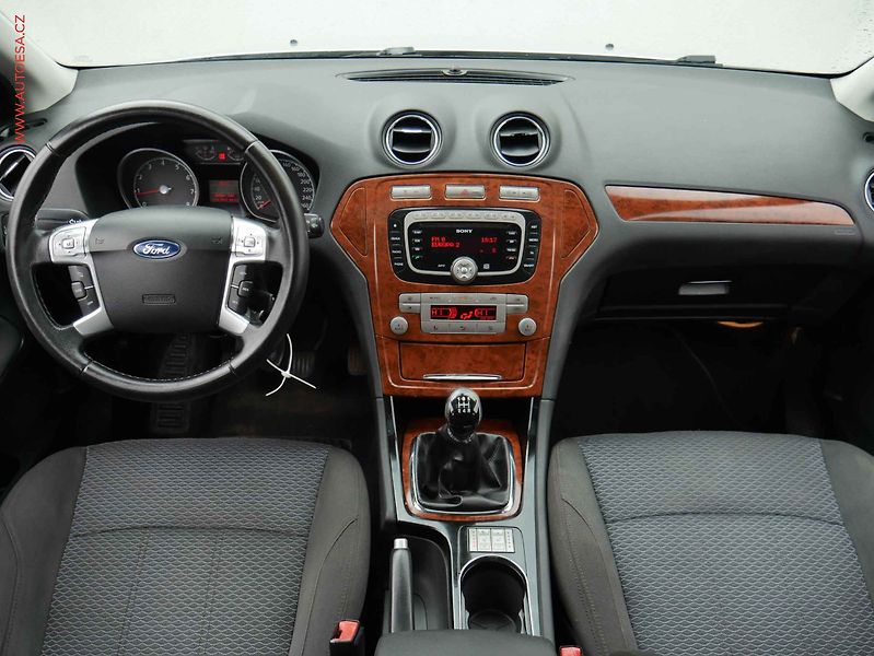 Ford Mondeo (2007) 2.0i, AC, temp, výhřev.sed - fotka 8 z 18