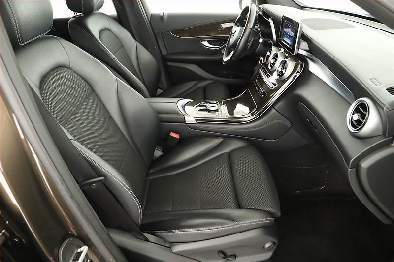 Mercedes-Benz GLC (2015) 220 d 4MATIC, 4X4 - fotka 7 z 20