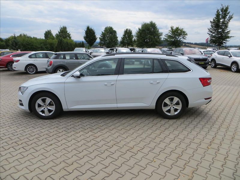 Škoda Superb 2,0 TDI Ambition DSG TAŽNÉ ČR - fotka 4 z 26