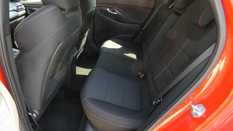 Hyundai i30 1.5 T-GDI N-Line - fotka 20 z 23