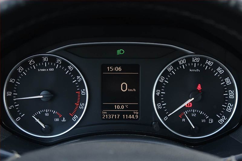 Škoda Octavia (2010) 1.6 TDI, Tempomat - fotka 8 z 12