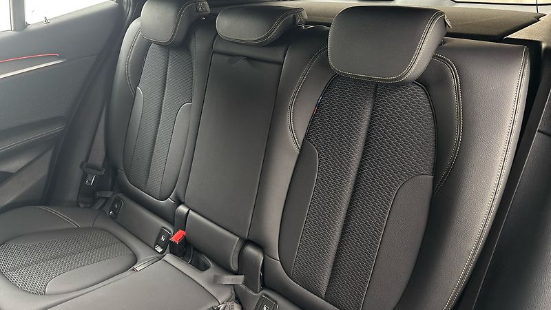 BMW X2 20d AUT xDrive - fotka 16 z 25