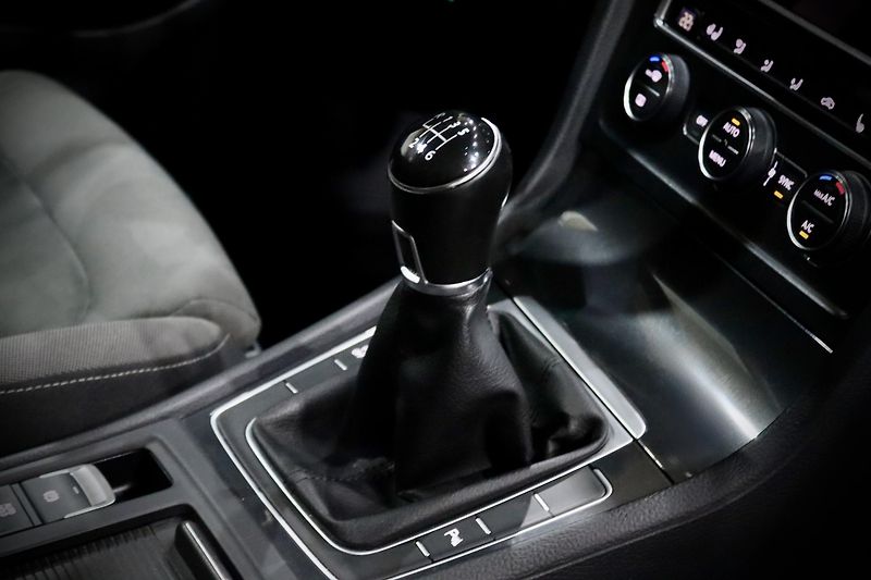 Volkswagen Golf 7 Facelift 1.4 TSI 92 kW - fotka 19 z 40
