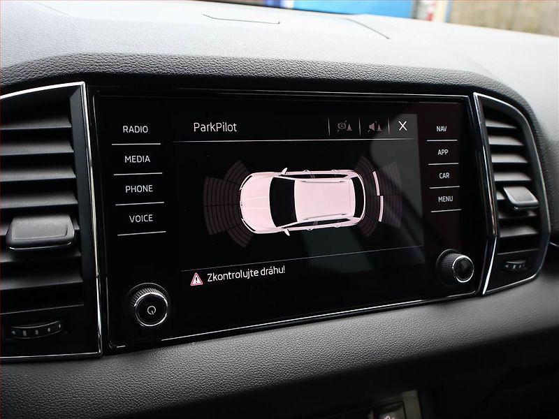 Škoda Karoq (2018) Style 2.0 TDI, 4X4, Navi - fotka 15 z 18