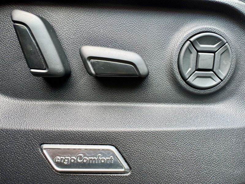 Volkswagen Touareg (2024) Model 2025, Kůže, VZDUCH,Tažné - fotka 17 z 40