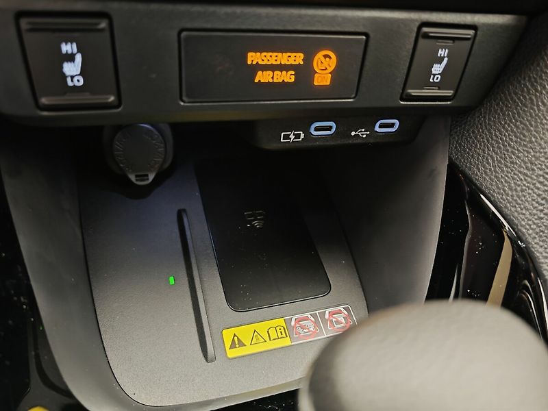 Toyota Yaris 1.5 Hybrid Style - fotka 26 z 30