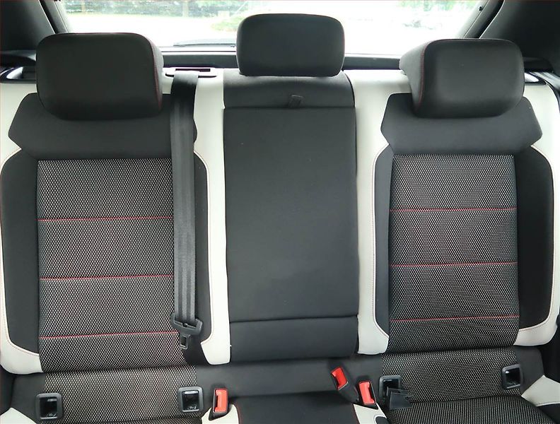 Volkswagen T-Roc (2018) Style 2.0 TSI 4Motion, 4X4 - fotka 10 z 20