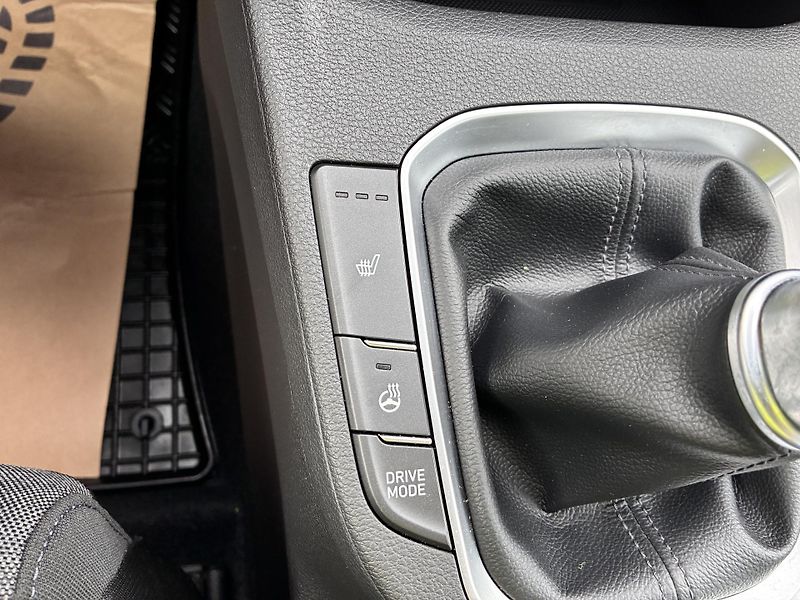 Hyundai i30 1.5T-GDi 118kW REZERVACE - fotka 21 z 34