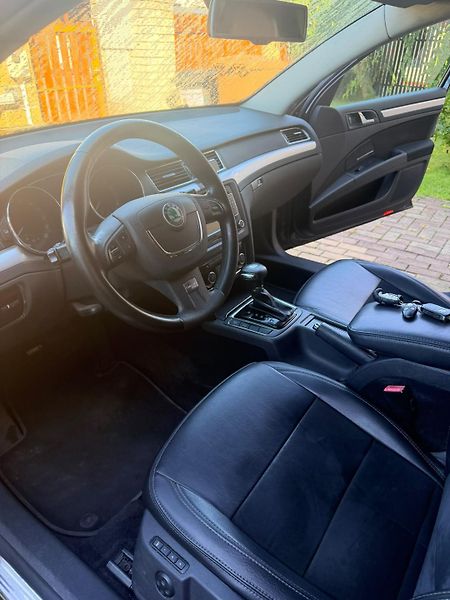 Škoda Superb (2012) Servisovano - fotka 8 z 21
