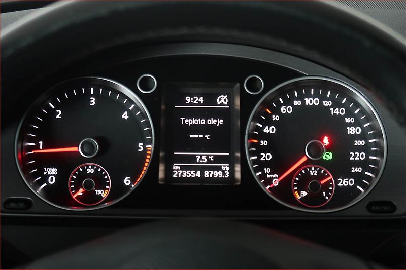 Volkswagen Passat (2014) 2.0 TDI, Automat, Navi, Xenony - fotka 11 z 20