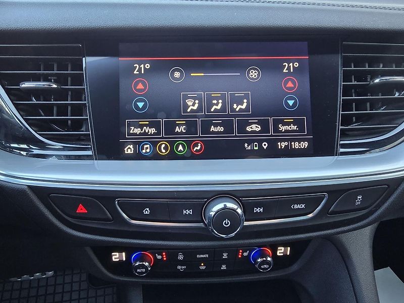 Opel Insignia 128kW 4x4 AUT Ultimate ST -DPH - fotka 20 z 40
