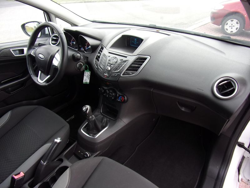Ford Fiesta (2015) 1,5 - ZADÁNO - fotka 25 z 28