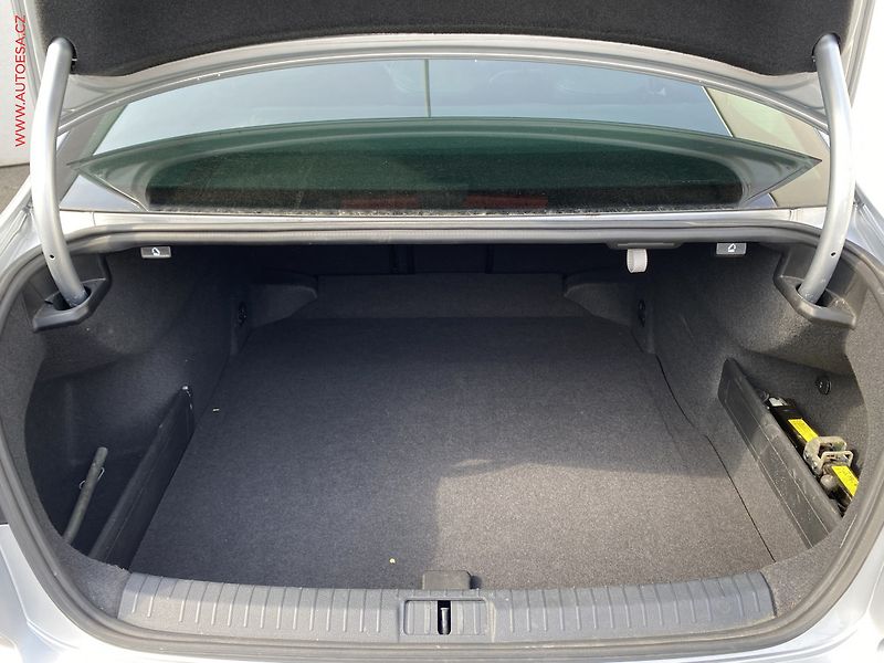 Volkswagen Passat (2019) 2.0 TDi, Highline, DSG, +ALU - fotka 7 z 20