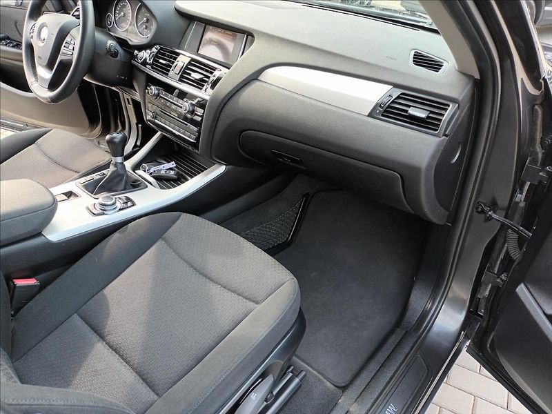 BMW X4 2,0 xDrive20d,MANUÁL,NAVI, - fotka 23 z 41