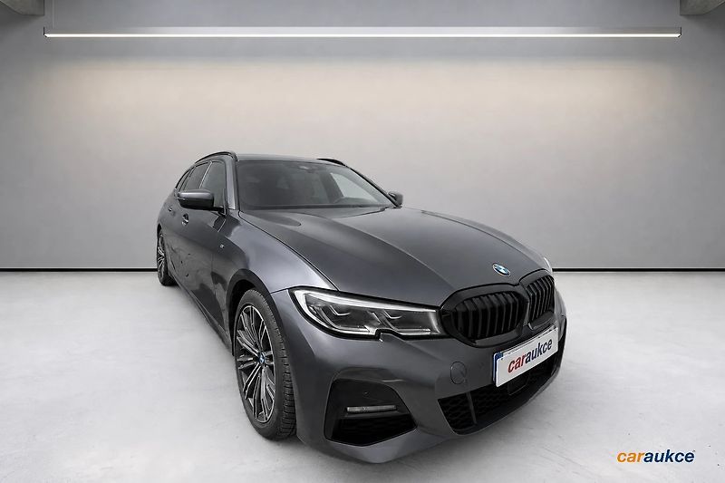 BMW Řada 3 320d xDrive AT Touring - fotka 8 z 83