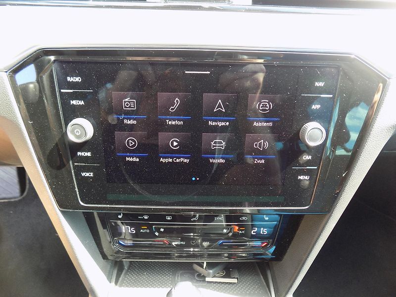 Volkswagen Passat 2,0 TDI R-LINE, MATRIX, ALCAN. - fotka 33 z 42