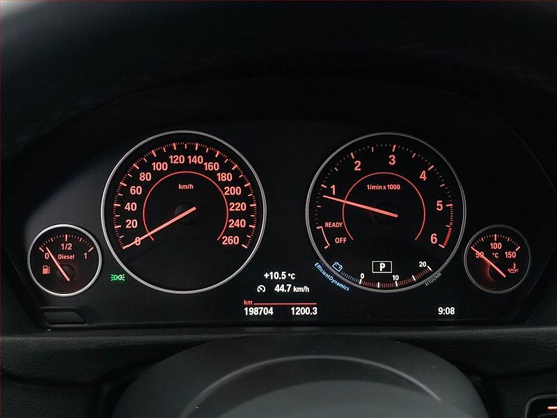 BMW Řada 3 (2015) 320d xDrive GT, 4X4, Automat - fotka 11 z 18