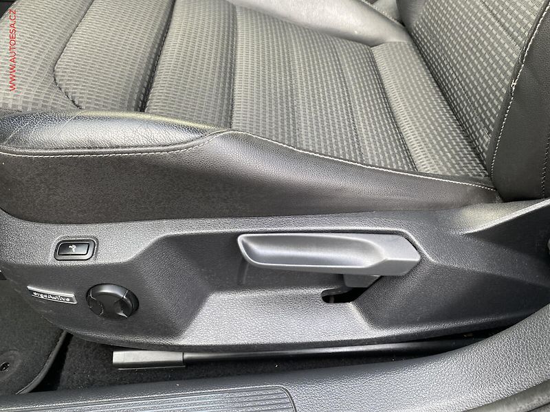 Volkswagen Golf (2013) 1.4 TSi, Highline, bixen - fotka 14 z 18