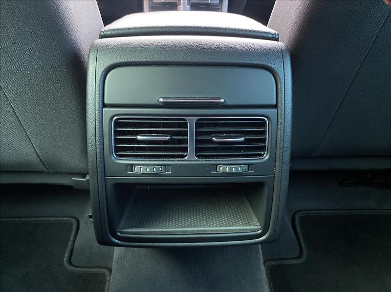 Volkswagen Touareg 3,0 TDI V6 4motion / záruka - fotka 40 z 47