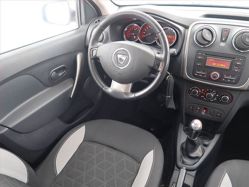 Dacia Sandero (2016) Stepway 0.9 TCe, ČR,1.maj - fotka 7 z 16