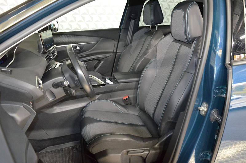 Peugeot 3008 (2022) 1.5bHDi 130 Allure - fotka 10 z 17