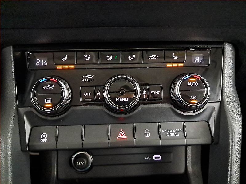 Škoda Karoq (2021) 1.5 TSI - fotka 17 z 21