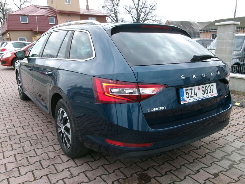 Škoda Superb (2015) 2,0TDI NAVI ACC 4x4 - fotka 6 z 36