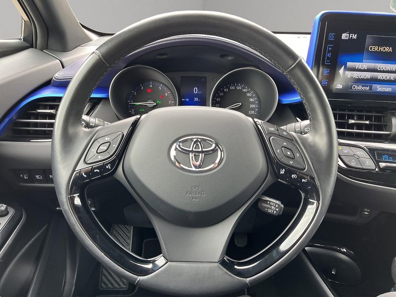 Toyota C-HR (2017) COMFORT 1.2 85kW, ČR, 1.maj, N - fotka 10 z 23