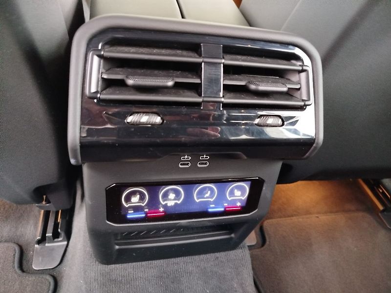 BMW Ostatní M60 xDrive Touring TOP - fotka 21 z 23