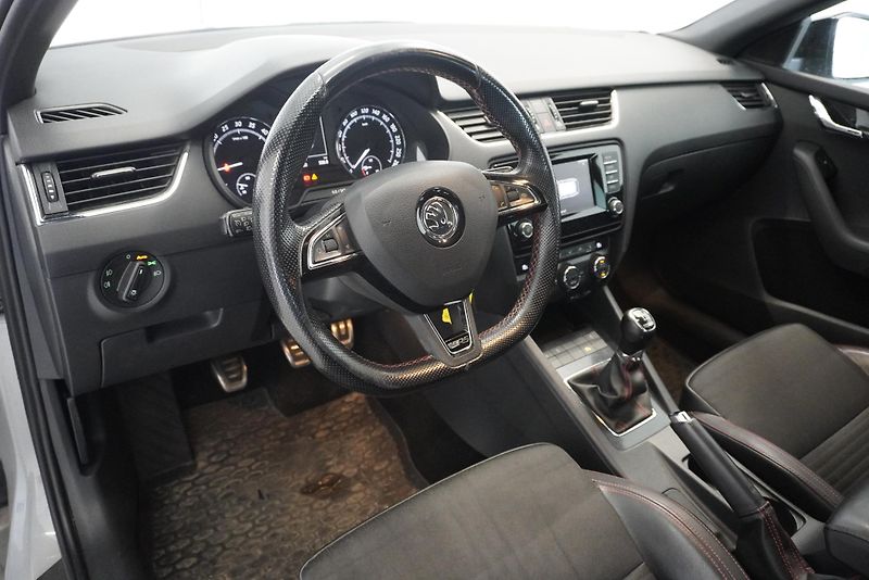 Škoda Octavia RS 2.0 TDi 135 kW MANUÁL - fotka 9 z 26
